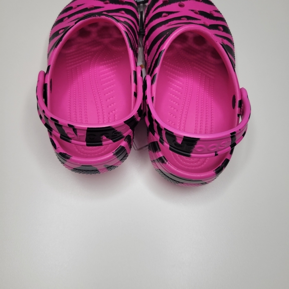 Crocs Clog Size J1 Classic Graphic New Sandals - Picture 6 of 8